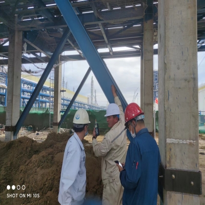 現(xiàn)場總包會同監(jiān)理檢查防火層厚度